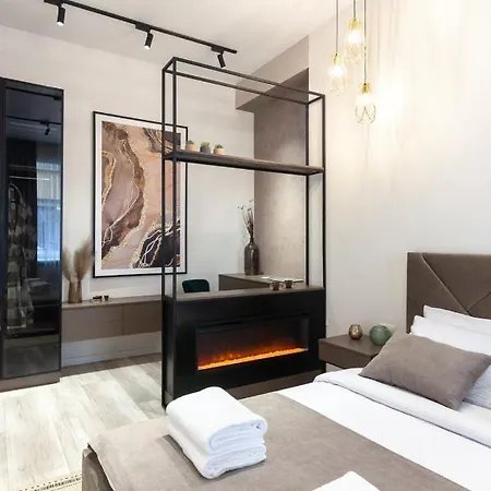 Avangard Franko* Art شقة *